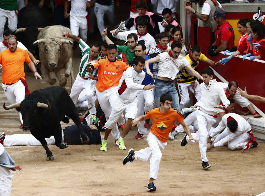 Los toros de la ganadería de Jandilla han corrido el encierro más rápido de los Sanfermines, con una duración de dos minutos y doce segundos, y sin heridos por asta.