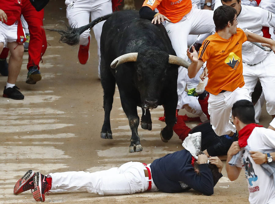 Los toros de la ganadería de Jandilla han corrido el encierro más rápido de los Sanfermines, con una duración de dos minutos y doce segundos, y sin heridos por asta.