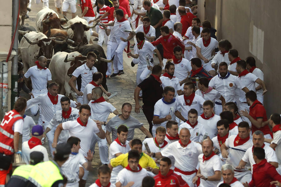 Los toros de Victoriano cumplen las espectativas en encierro rápido y limpio.