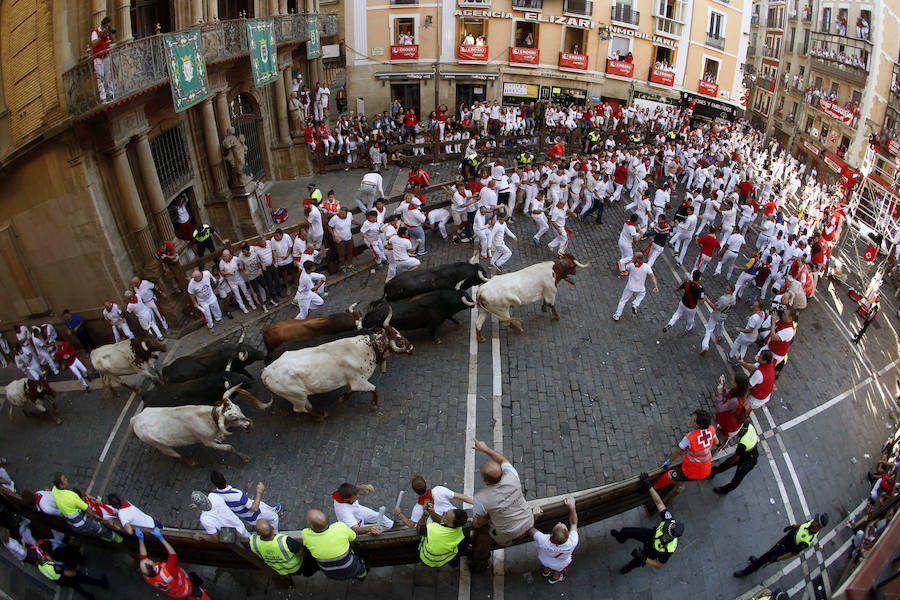 Los toros de Victoriano cumplen las espectativas en encierro rápido y limpio.