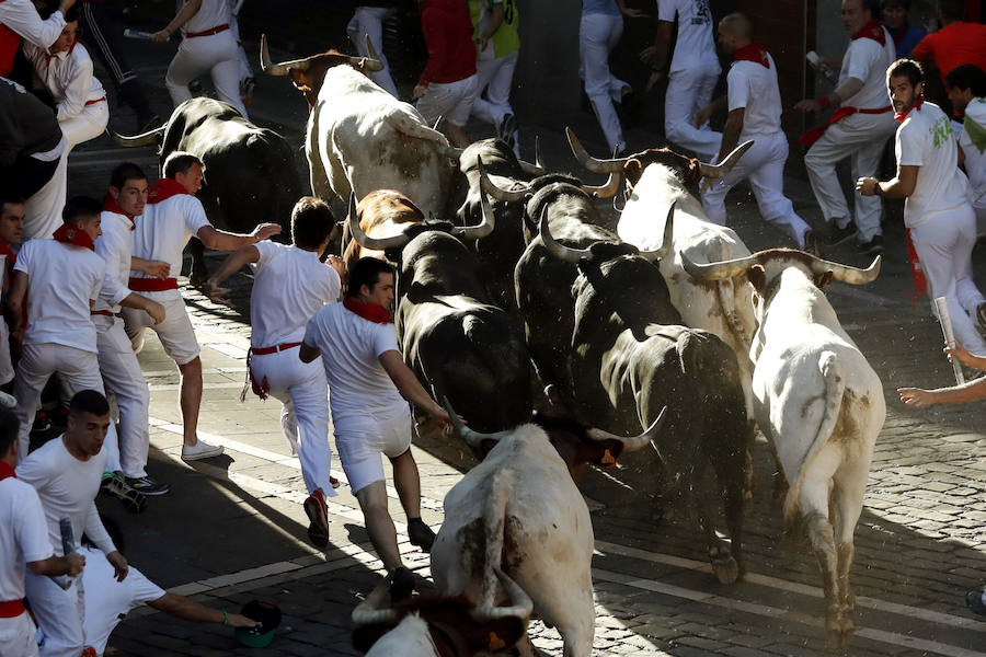 Los toros de Victoriano cumplen las espectativas en encierro rápido y limpio.