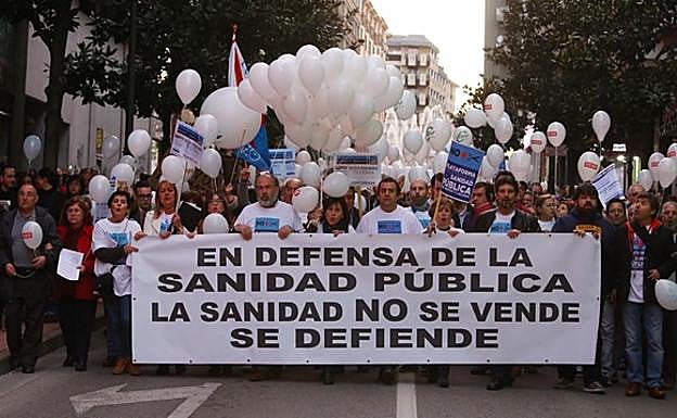 La Marea Blanca movilizó a miles de ciudadanos en defensa de la sanidad púbilca en las comarcas del Bierzo y Laciana.