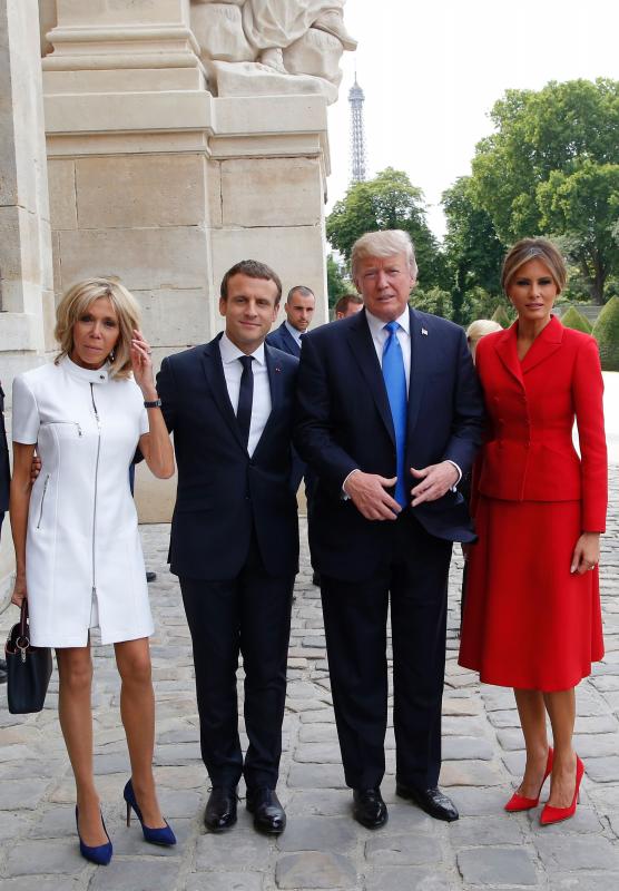 Macron y Trump, junto a sus esposas.