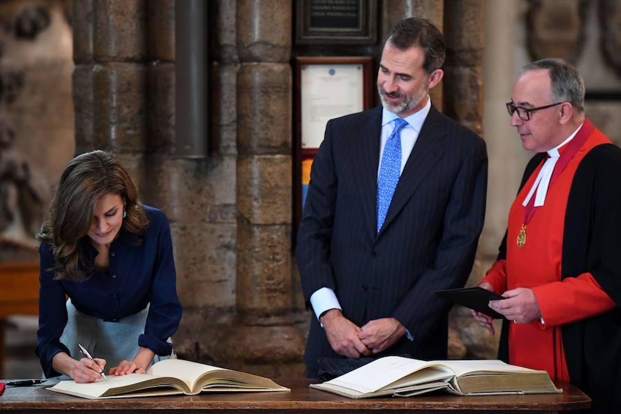 Felipe VI pide minimizar la incertidumbre de las empresas españolas ante el 'Brexit'.