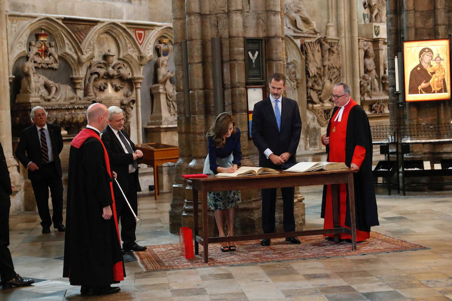 Felipe VI pide minimizar la incertidumbre de las empresas españolas ante el 'Brexit'.