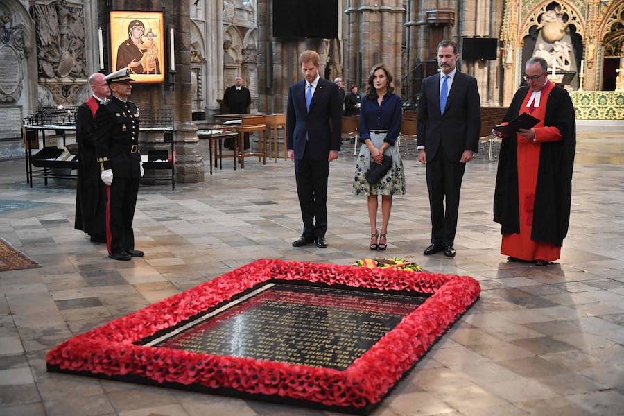 Felipe VI pide minimizar la incertidumbre de las empresas españolas ante el 'Brexit'.