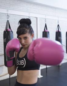 Imagen secundaria 2 - Cristina Arcos entrena con una alumna. 