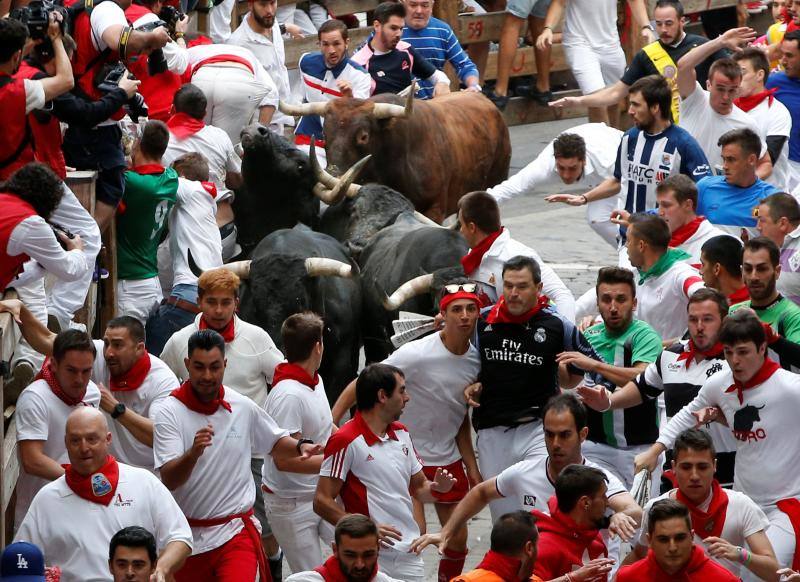 La mítica ganadería Miura protagoniza el encierro más rápido y con más heridos