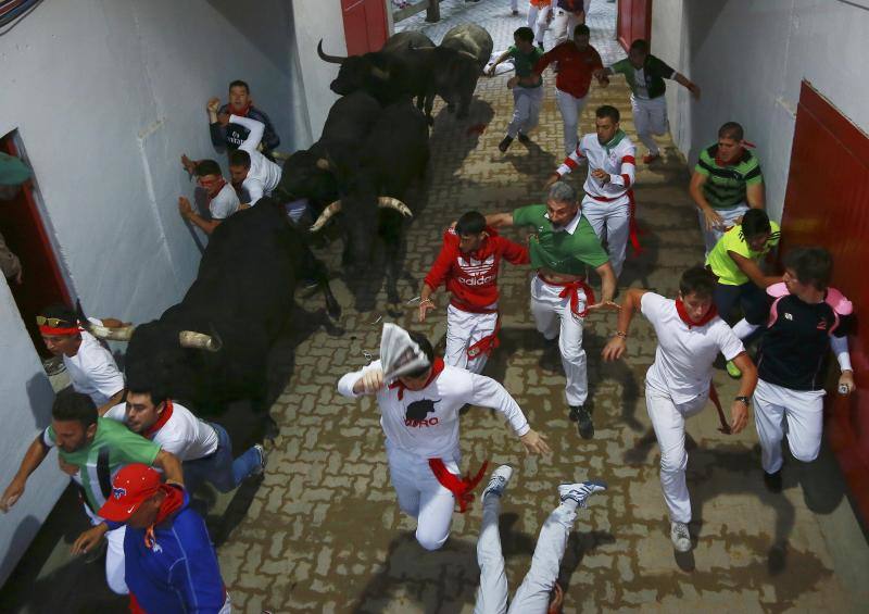 La mítica ganadería Miura protagoniza el encierro más rápido y con más heridos