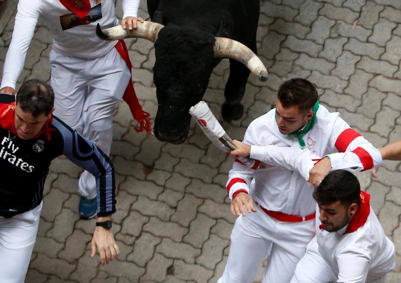 La mítica ganadería Miura protagoniza el encierro más rápido y con más heridos