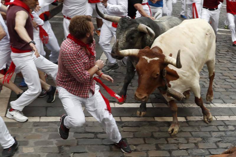 La mítica ganadería Miura protagoniza el encierro más rápido y con más heridos