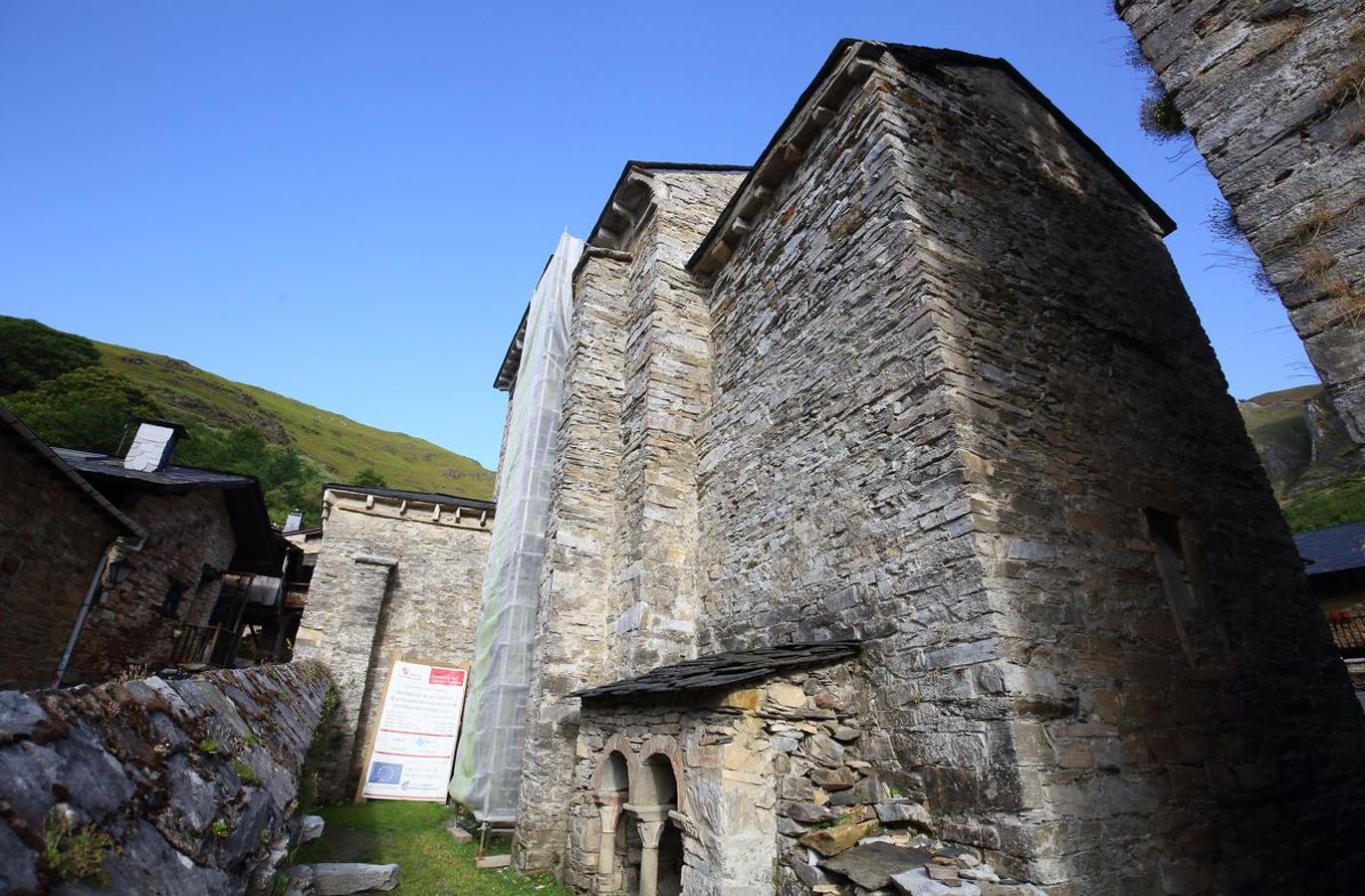 La iglesia mozárabe de Santiago de Peñalba se somete a un estudio pionero sobre la filtración de agua en los muros históricos, cuyos resultados podrían aplicarse en otros edificios monumentales