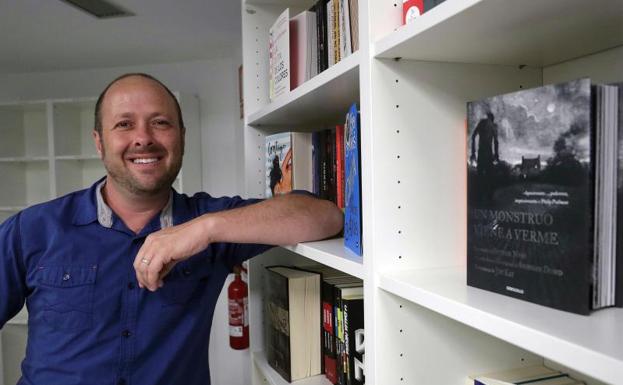 El escritor estadounidense Jay Asher.