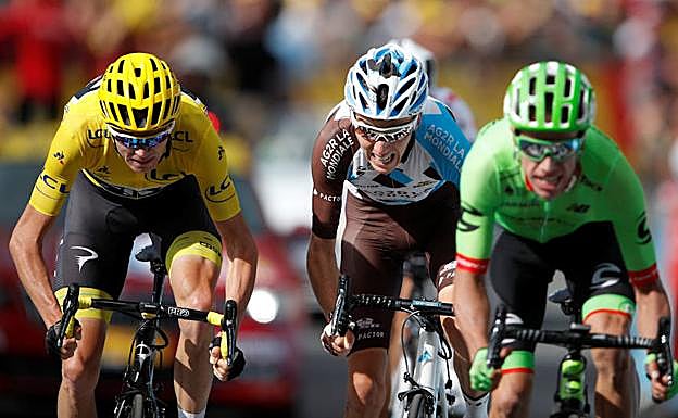 Froome, Bardet y Urán esprintan por las bonificaciones. 