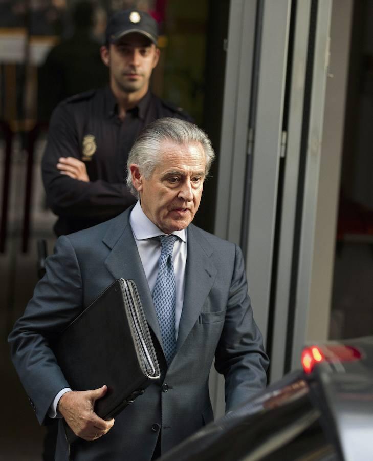 El expresidente de Caja Madrid a su salida de la Audiencia Nacional donde declaró como imputado por el caso de las tarjetas opacas de Caja Madrid en 2014.