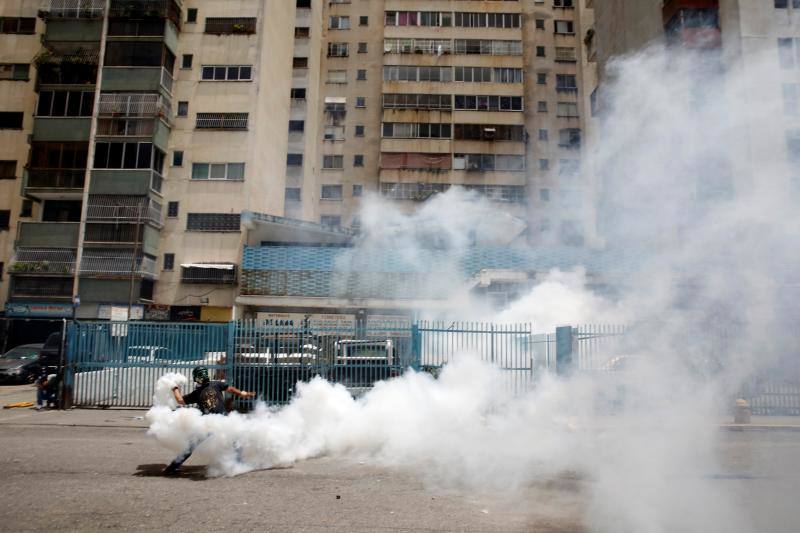 Comercios cerrados, ausencia de transporte público y calles desoladas y bloqueadas con barricadas forman parte del paisaje en Caracas