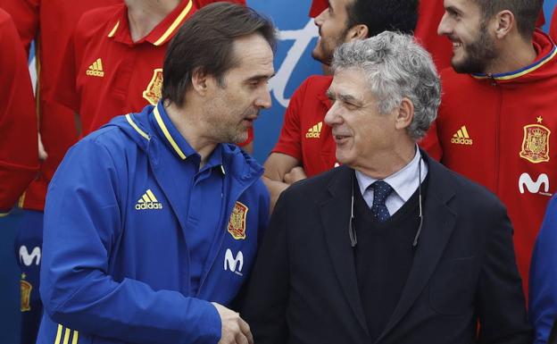 El seleccionador español Julen Lopetegui, junto al presidente de la FEF, Ángel María Villar. 