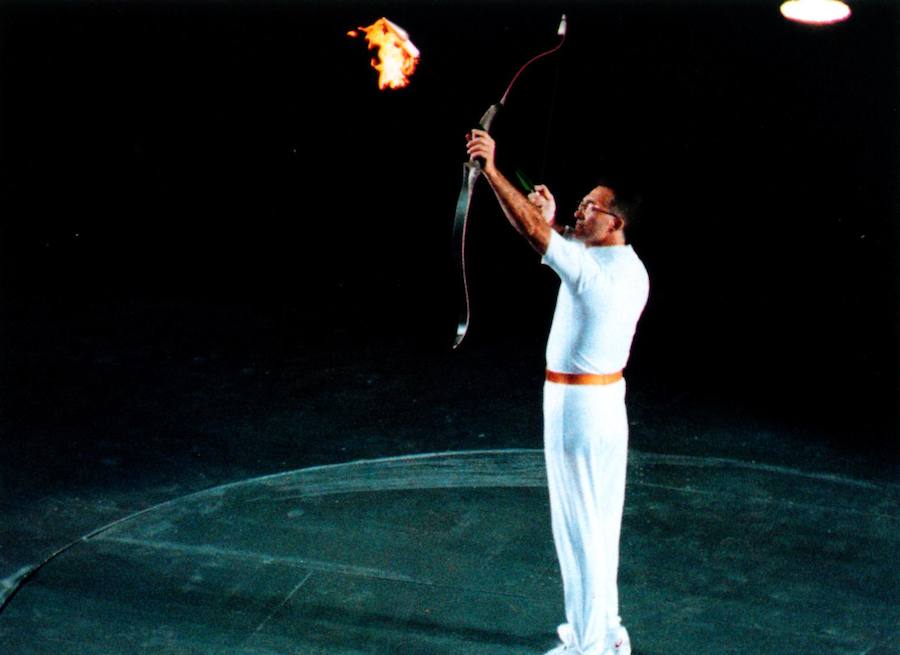 Antonio Rebollo lanza la flecha que encendió el pebetero en los Juegos Olímpicos de Barcelona 92.