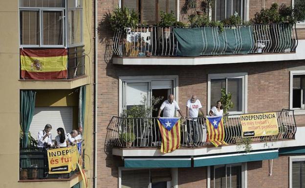 Banderas y carteles en la celebración del 11 de septiembre, la Diada, previa a los comicios de 2015.