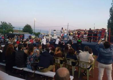 Imagen secundaria 1 - Éxito en la velada de boxeo celebrada en Cembranos con el fin recaudar fondos para la recuperación de Saúl Tejada