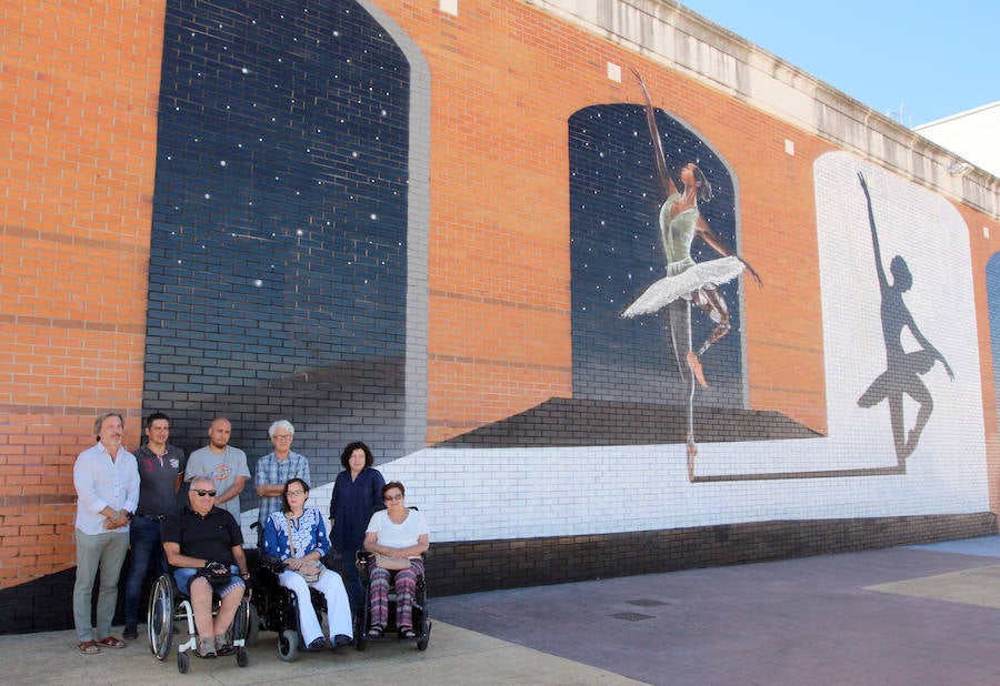 Imágenes del mural conmemorativo del XX aniversario de Ambi