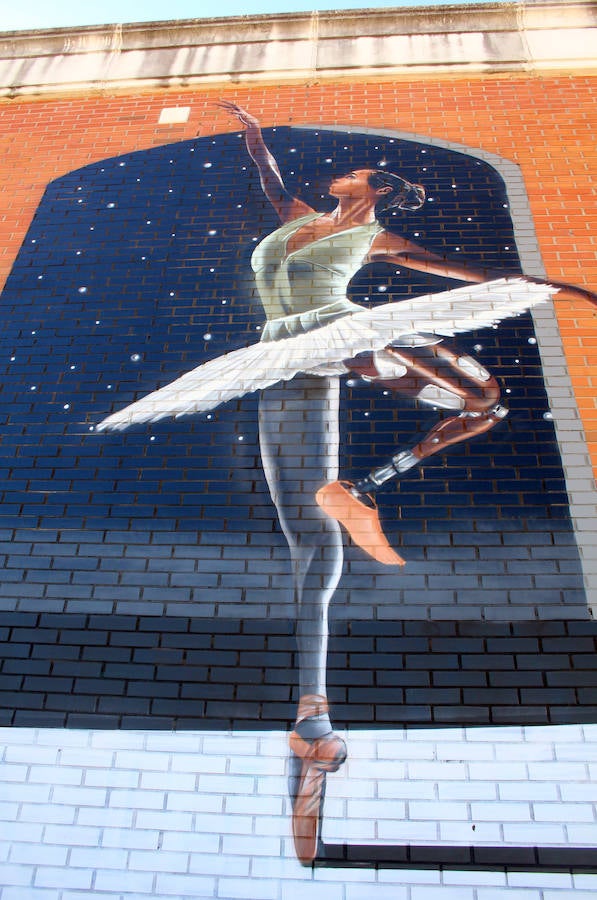 Imágenes del mural conmemorativo del XX aniversario de Ambi