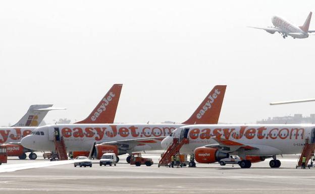 Aviones. de EasyJet en aeropuerto. 