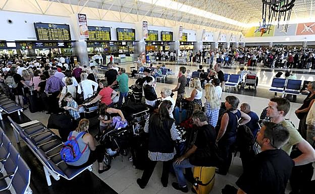 Vista interior del aeropuerto de Gran Canaria. 