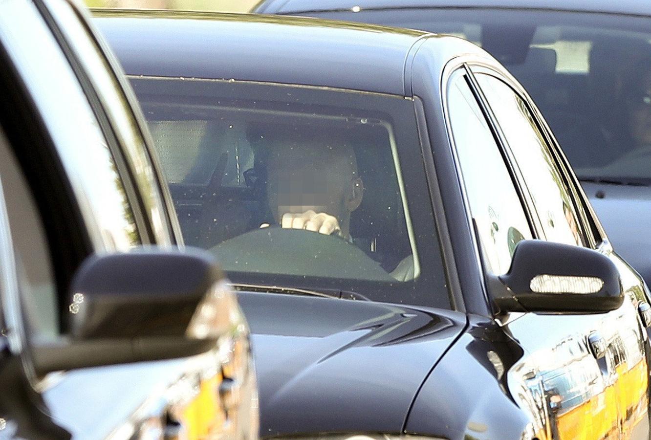 El coche oficial del presidente del Gobierno, Mariano Rajoy, escoltado a su llegada a la sede de la Audiencia Nacional.