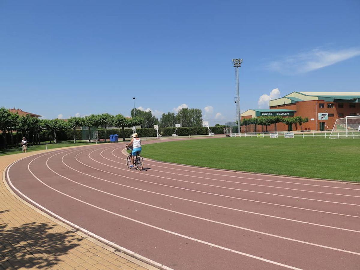 Vista de las pistas de atletismo de Santa María del Páramo.