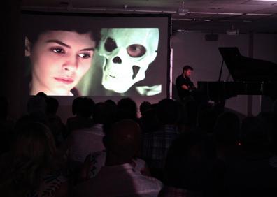 Imagen secundaria 1 - Una exposición de figurinismo muestra en Veguellina los mejores diseños de las directoras de arte Marta Fenollar y Aránzazu Gaspar