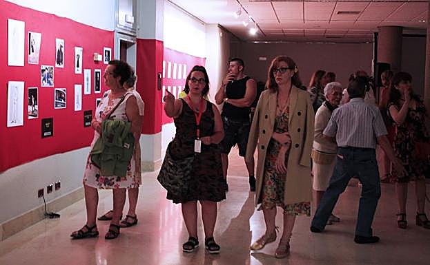 Marta Fenollar y Aránzazu Gaspar durante la inauguración.