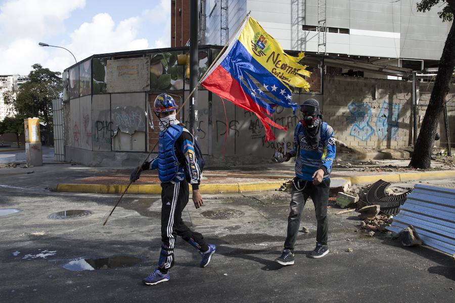 La convulsa jornada de votación para la Asamblea Constituyente se salda con al menos seis muertos