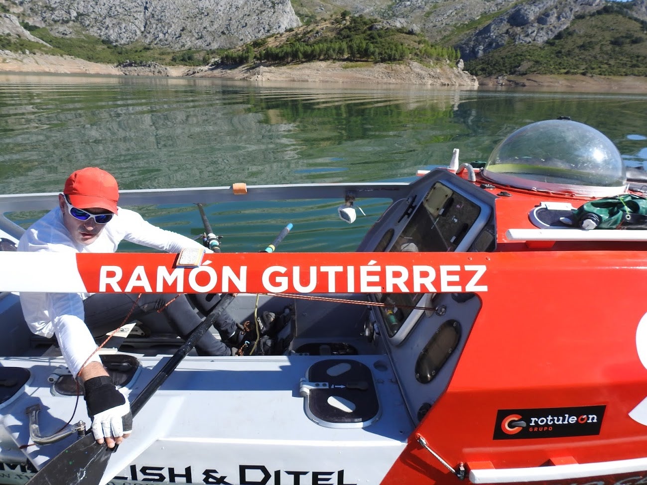 Ramón Gutiérrez surcará el Atlántico desde la isla de Hierro a la isla de Guadalupe | Tendrá que remar 4.700 kilómetros durante 60 días para conseguir unir los dos continente