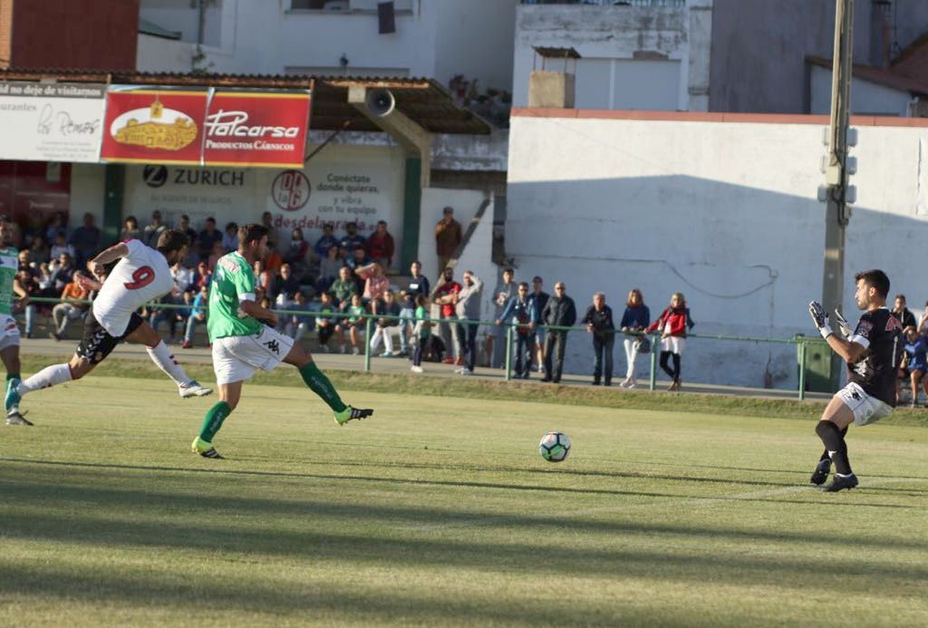 El equipo de Rubén de La Barrera se impone a su 'filial' en un encuentro en el que hubo goles y dudas a la hora de mostrar firmeza defensiva