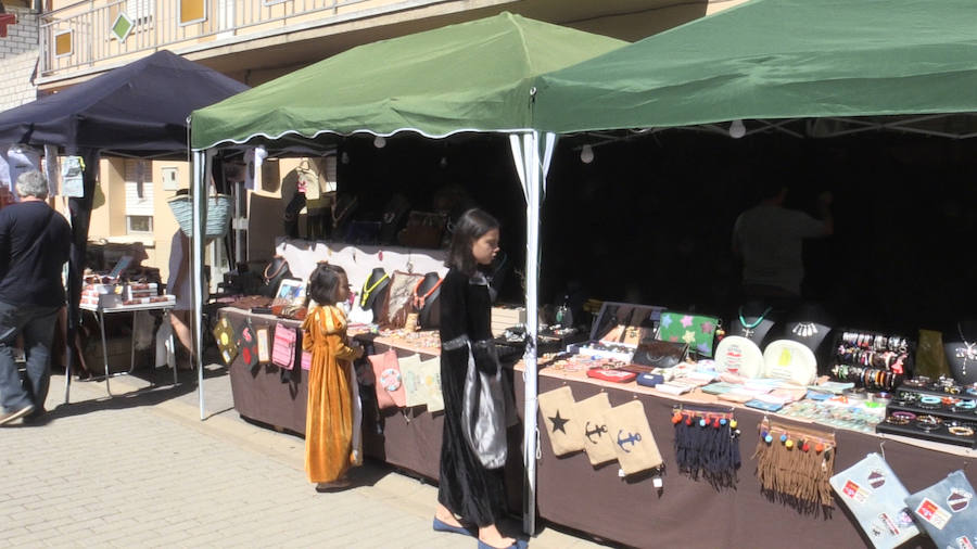 La localidad leonesa celebra la tradicional 'Batalla de Villadangos' y un año más toma las armas y se llena de puestos medievales