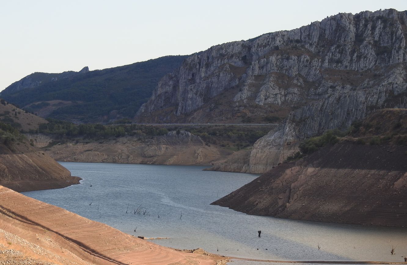 La sequía convierte en un desierto los pantanos y deja al campo leonés «al borde de la ruina»