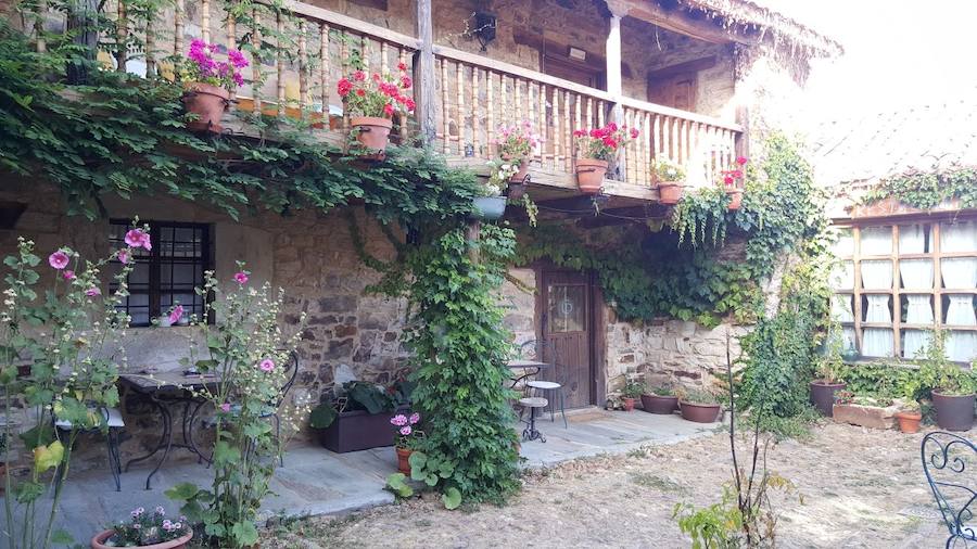 Artesanía y arquitectura se unen en Santa Colomba de Somoza