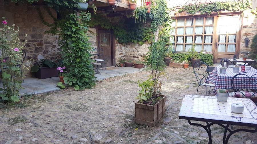 Artesanía y arquitectura se unen en Santa Colomba de Somoza