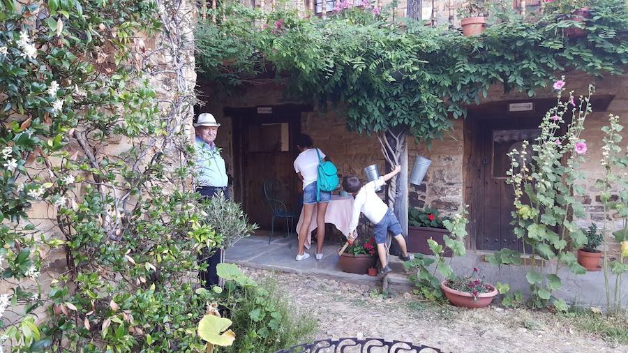 Artesanía y arquitectura se unen en Santa Colomba de Somoza