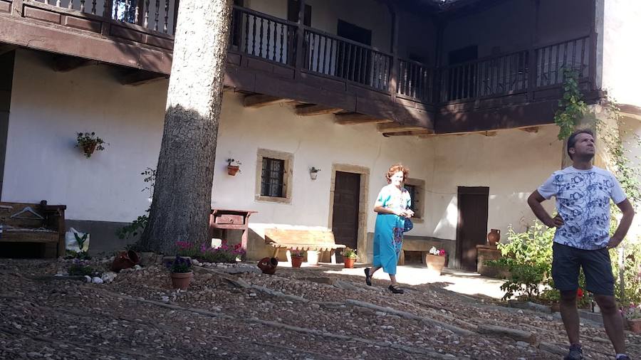 Artesanía y arquitectura se unen en Santa Colomba de Somoza