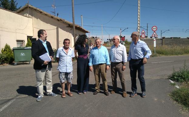 Miembros de la Diputación de León analizan el estado de las carreteras.