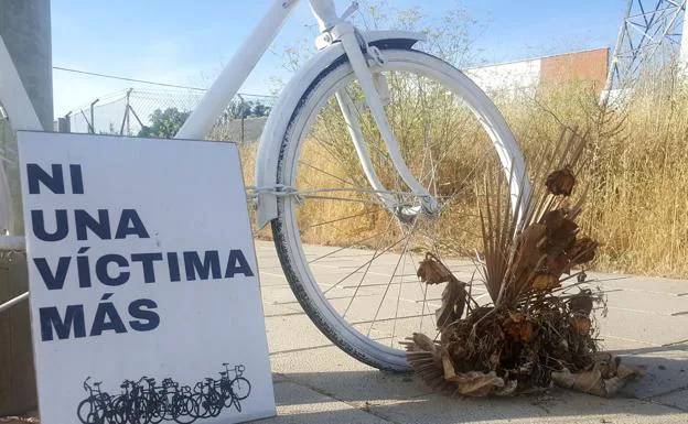 Imagen de la bici recuperada en el lugar del accidente.