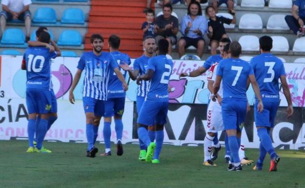 La Ponferradina celebra un gol en pretemporada.