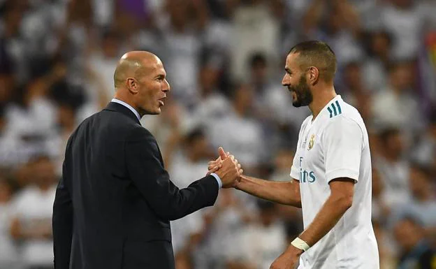 Zidane saluda a Benzema