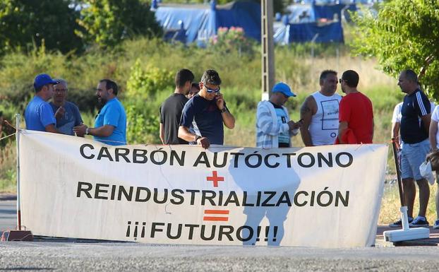 Concentración de los trabajadores de Minera Astur Leonesa ante la central térmica de Compostilla.