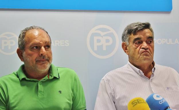 Ismael Lorenzana yl concejal Pablo Díez analiza la situación política del municipio. 