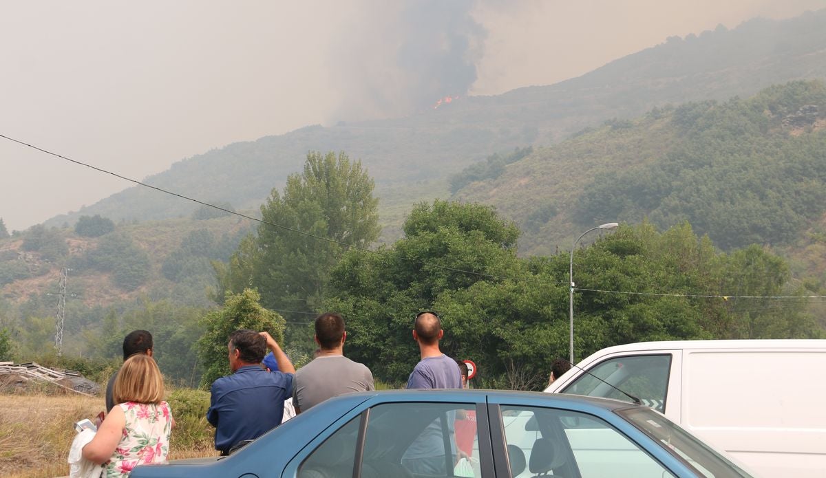 La carretera arde en el alto de Carbajal