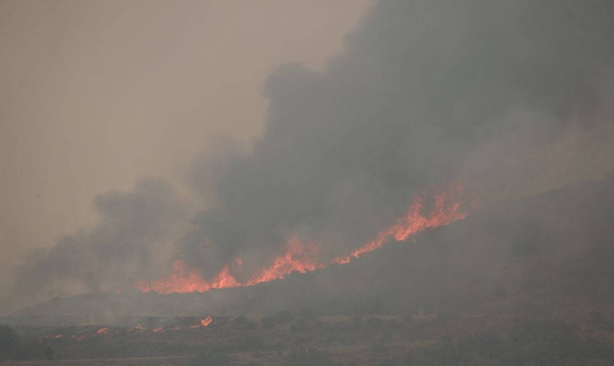 La carretera arde en el alto de Carbajal