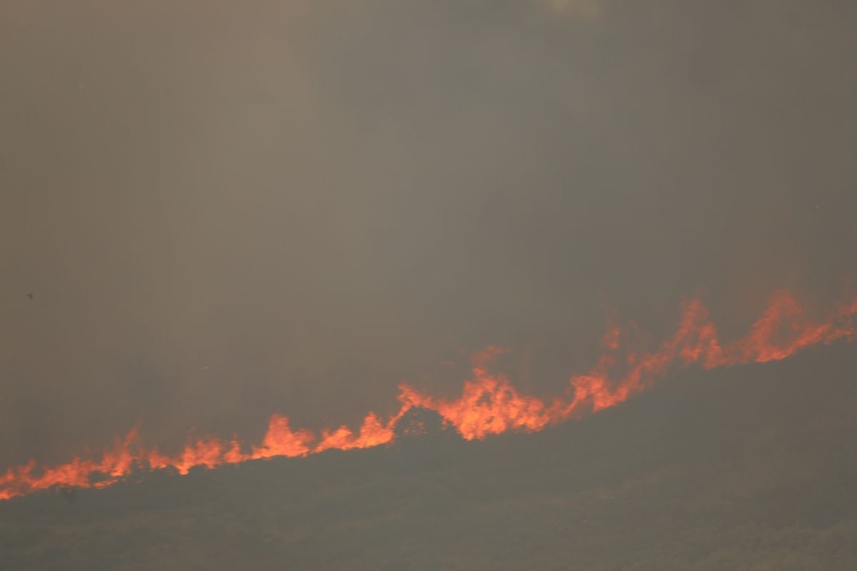 La carretera arde en el alto de Carbajal